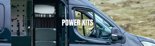 Vehículo negro con puerta corrediza abierta mostrando un kit de energía portátil en Voltaichile